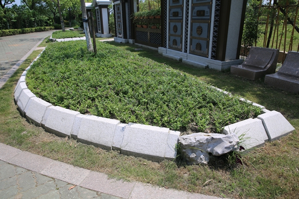 崧泽花坛葬