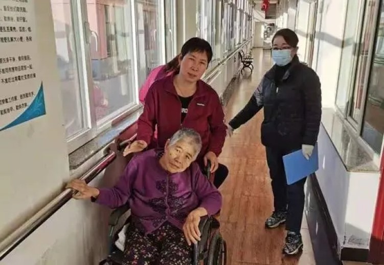 关爱老人9